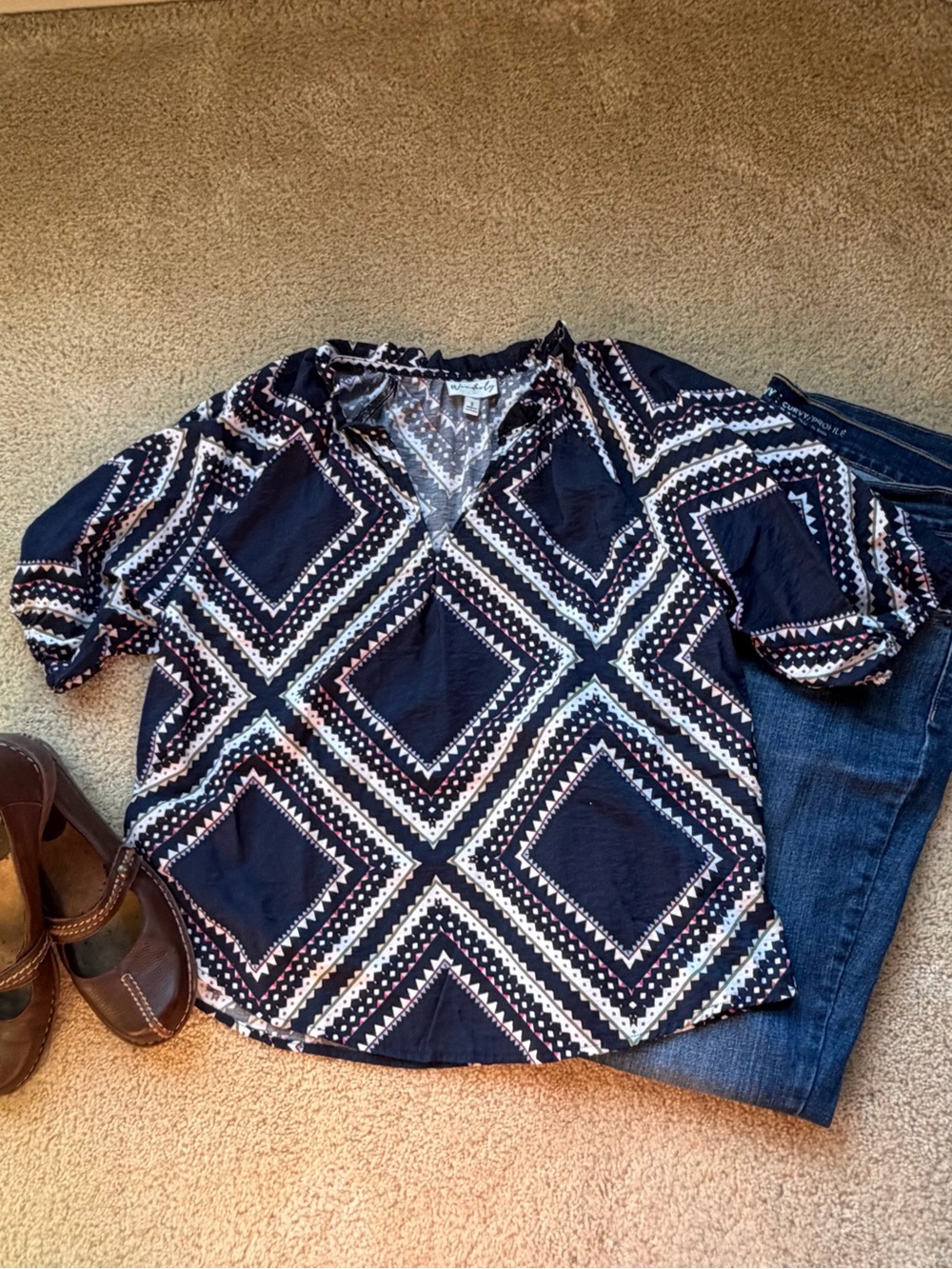 Wonderly Women’s Navy Blue Diamond Pattern Short Sleeve Blouse - Size S - EUC